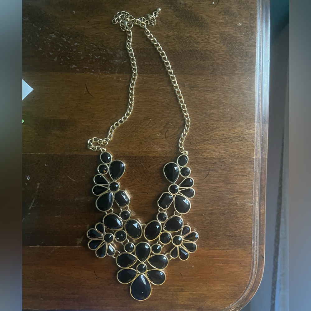 Elegant Black and Gold Floral Necklace